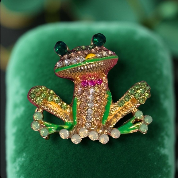 Sparkling Frog Brooch with Rhinestones New - Picture 5 of 9